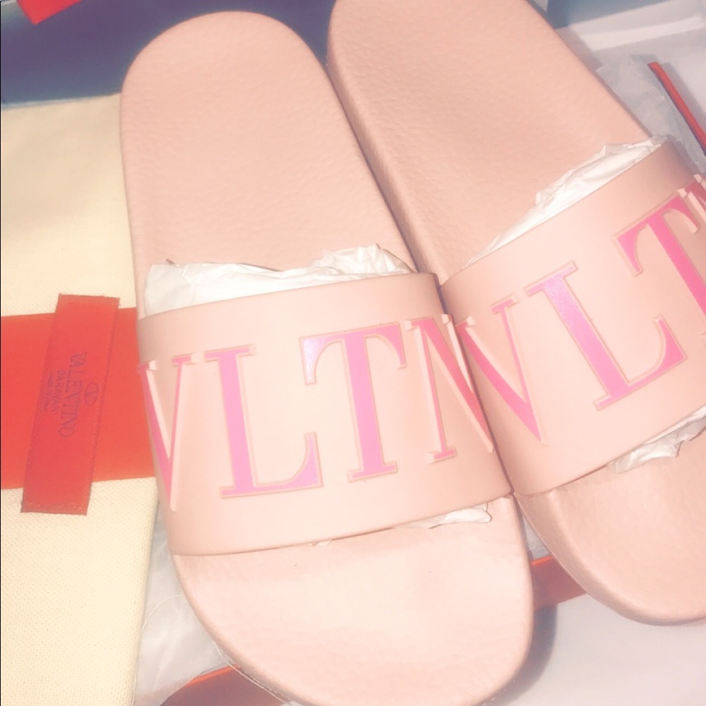 Valentino Slides